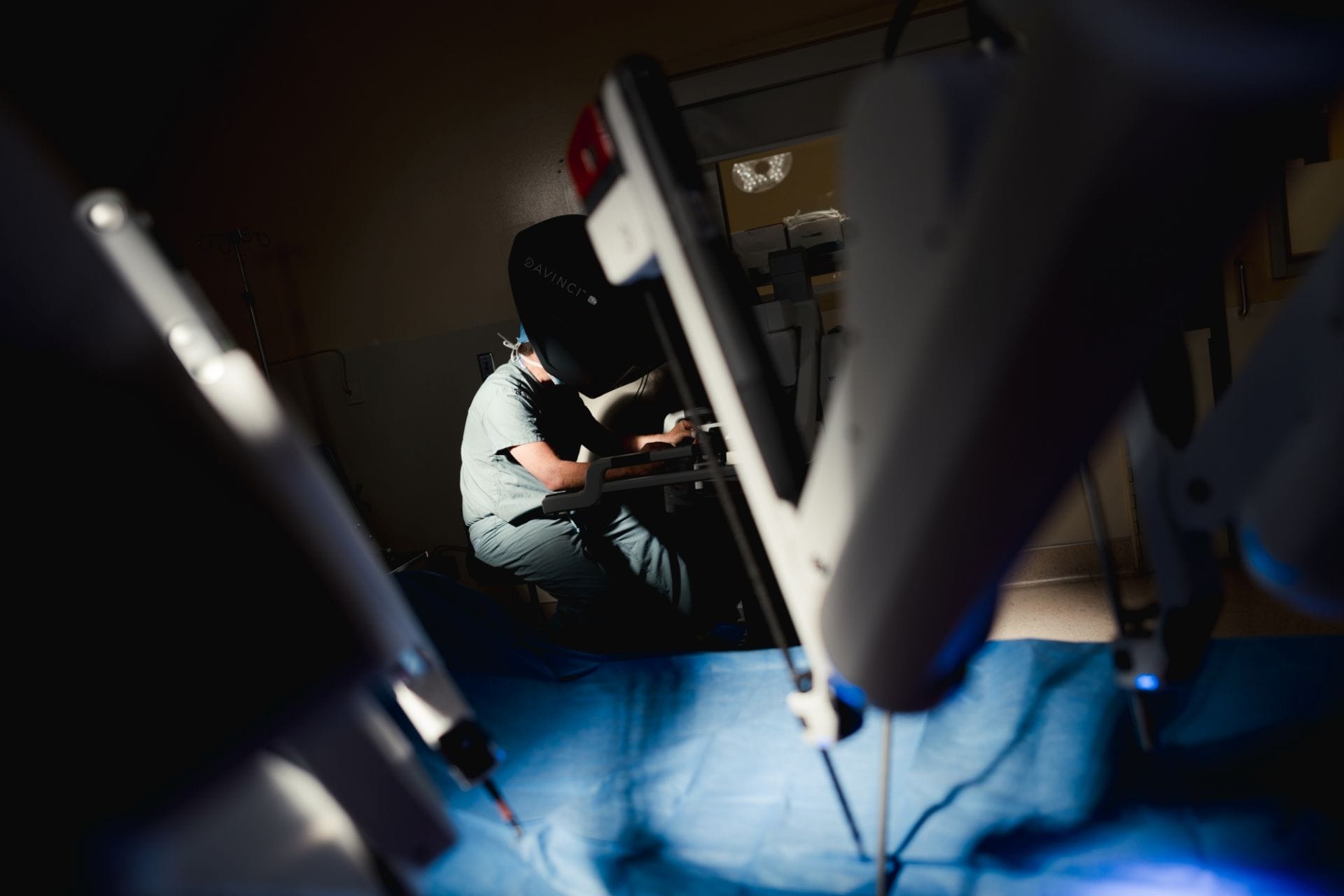 _MKP1454web Dr. Jeff McCracken, Victoria BC Urologist, with a daVinci Robotic system.